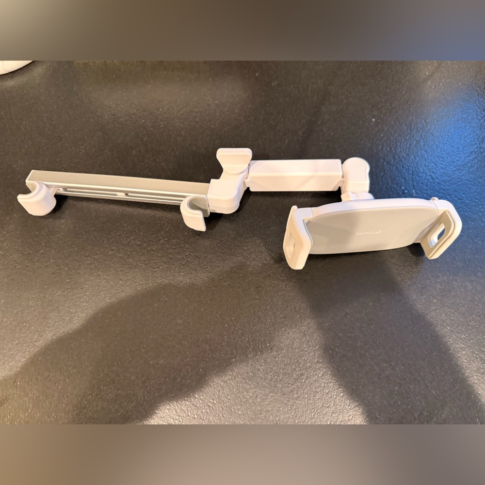 Phone/tablet holder for backseats